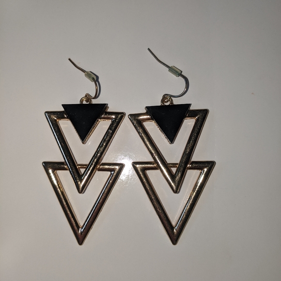 Gold and black triangle earrings - Picture 8 of 8